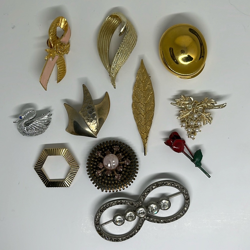 Bundle of 11 Brooches/Pins fea. an Avon Brand Breast Cancer Pin
